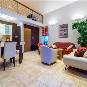 2 bedroom villa with pool and mountain views near Orašac, sleeps 4